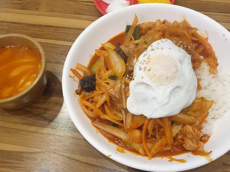 푸짐한 양의 쟁반짜장