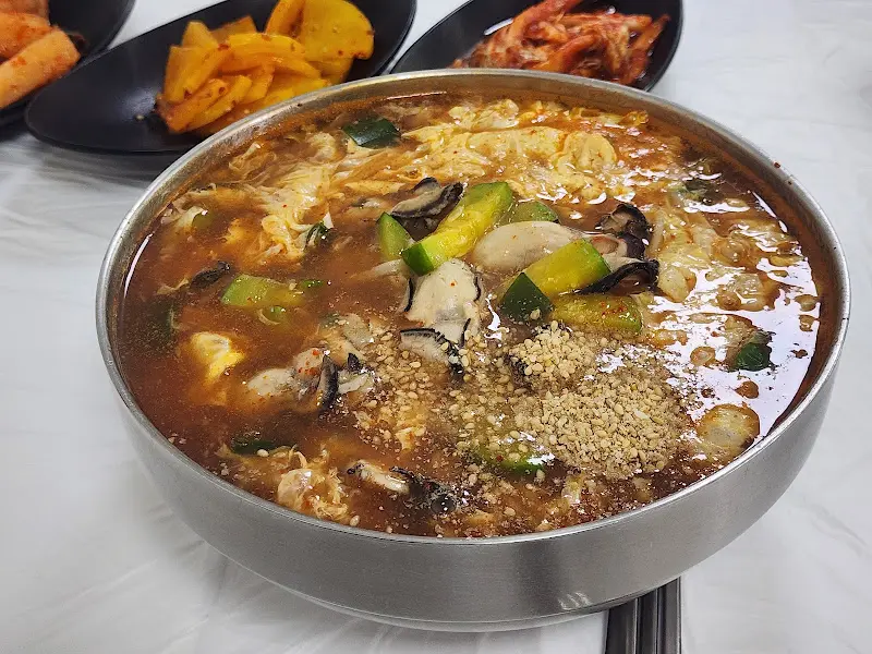 굴칼국수 전체샷