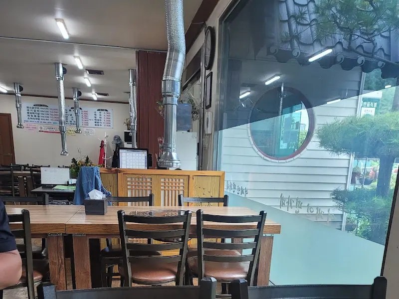 깔끔한 식당 내부