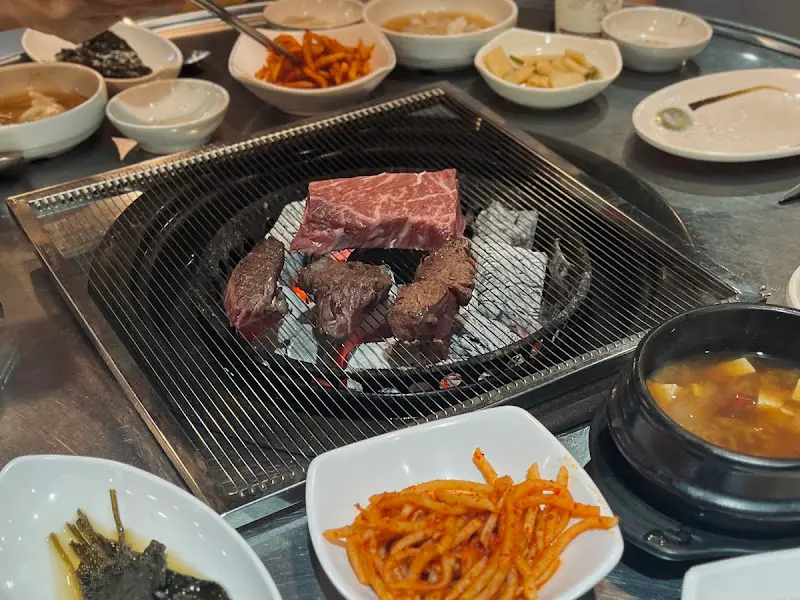 숯불 위에서 구워지는 제비추리