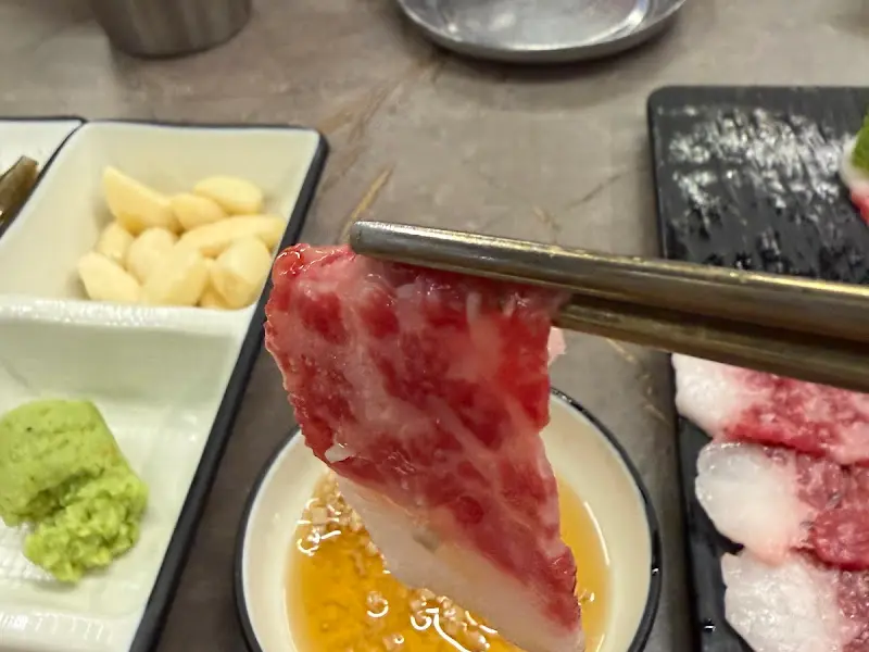 차돌 사시미 한 점