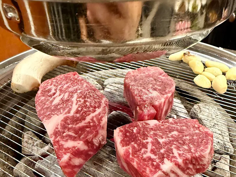 숯불 위 등심 구이