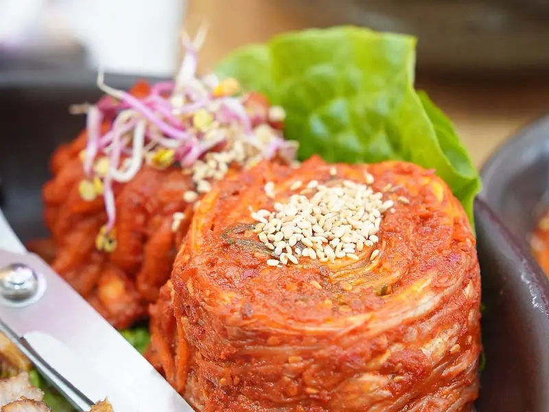 돌돌 말린 먹음직스러운 보쌈 김치