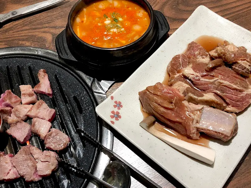 맛있는 된장찌개와 고기