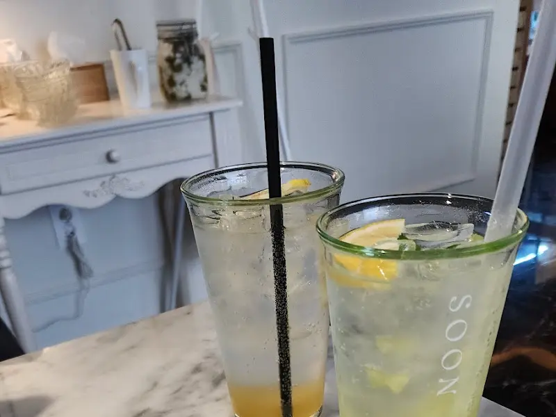 식당 내부 인테리어