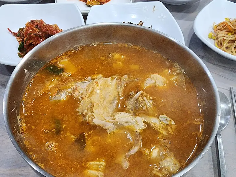 해산물이 푸짐하게 들어간 해물탕