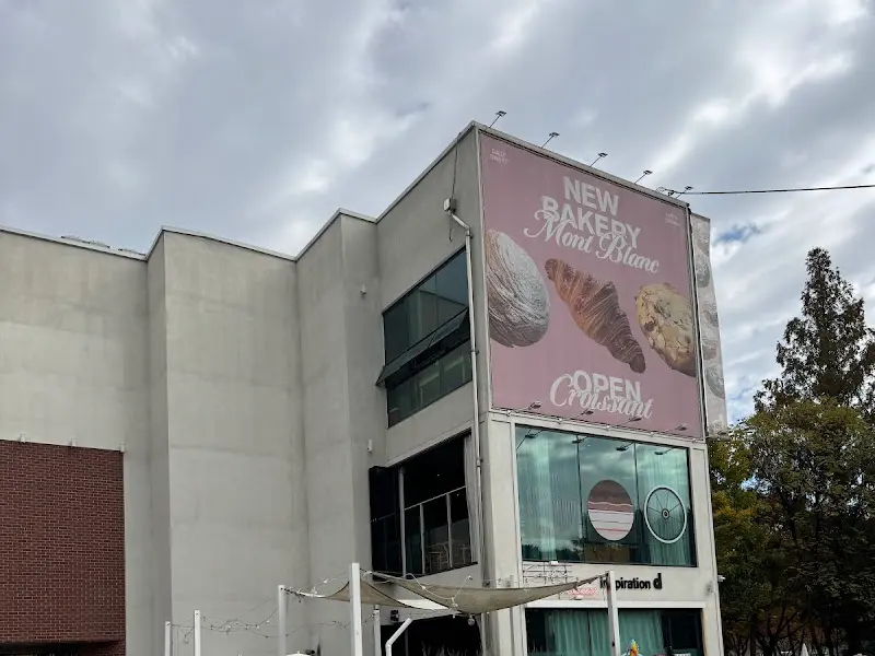 인스퍼레이션 디 건물 외벽 광고