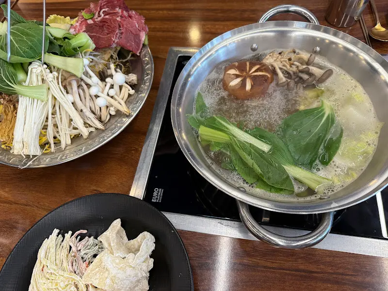 버섯전골칼국수 한 상 차림