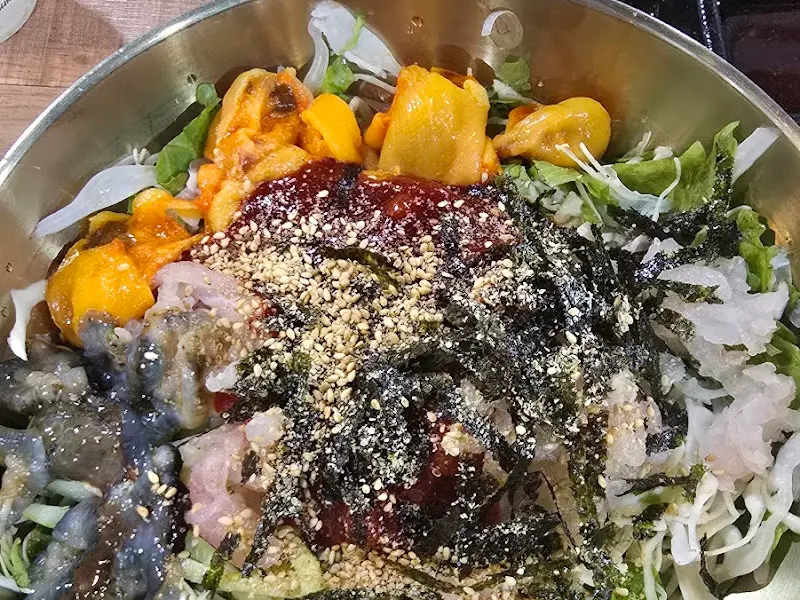 싱싱한 해산물이 가득한 물회