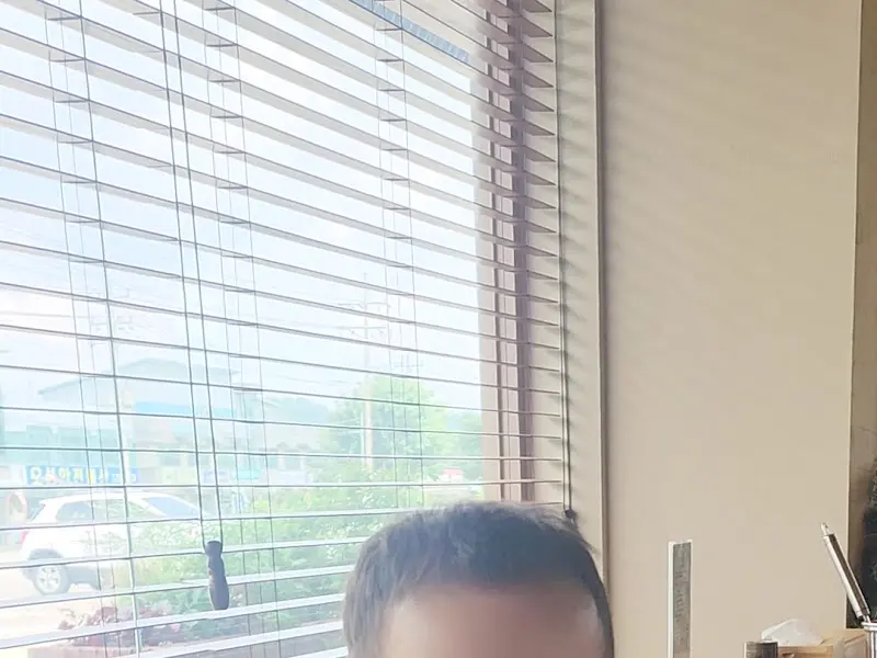 창가 좌석에서 바라본 바깥 풍경