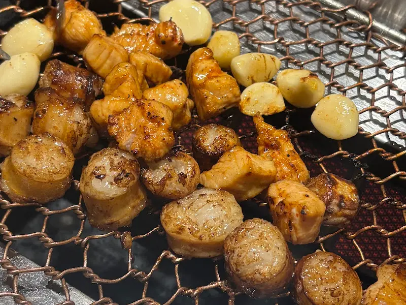 잘 익은 양대창과 마늘