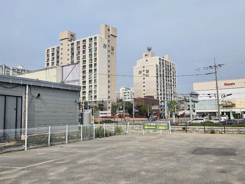 넓은 주차 공간