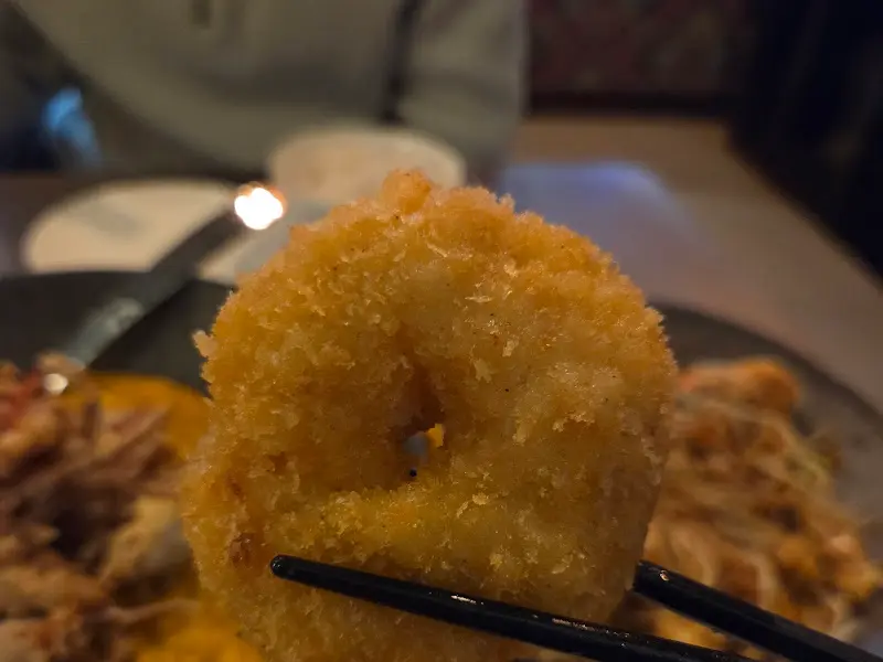 바삭하게 튀겨진 텃만꿍