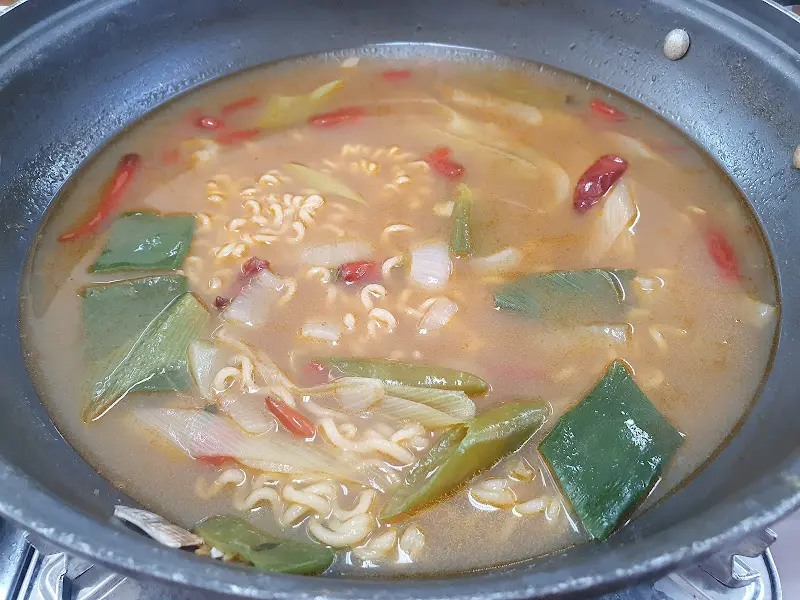 라면 사리가 추가된 황제라면