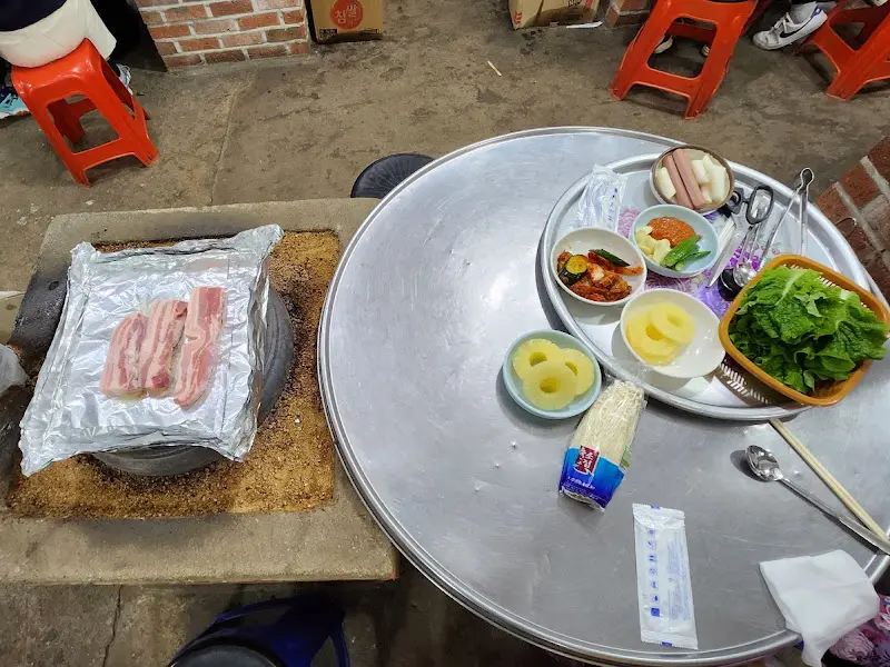 고기와 곁들임 메뉴