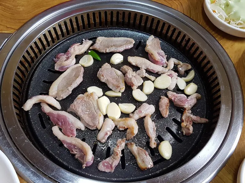 오리고기 굽는 모습