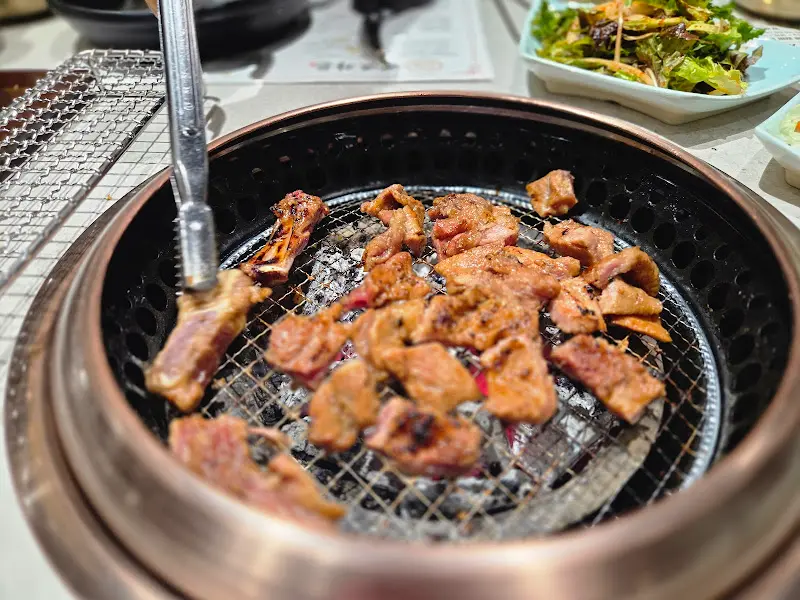 숯불에 구워지는 갈비