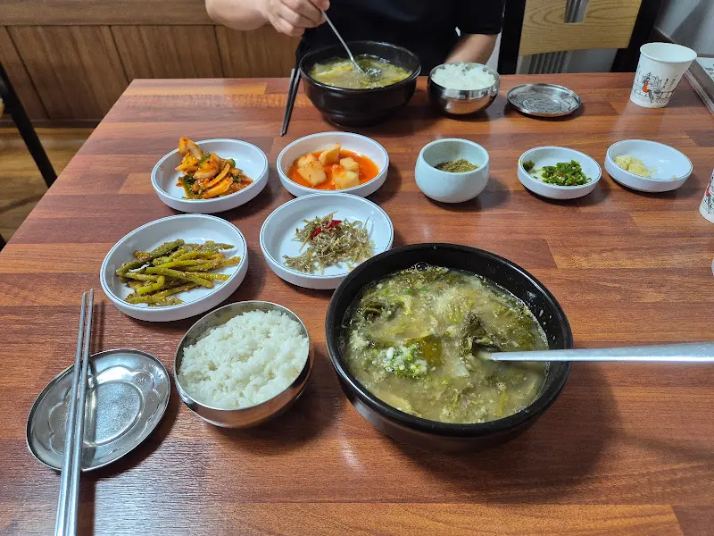 고령추어탕 한 상 차림