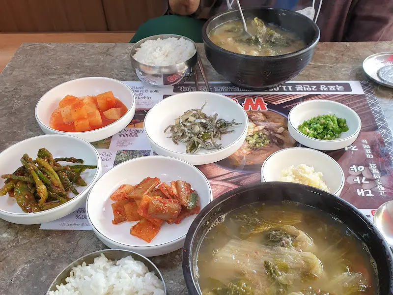 추어탕과 밑반찬