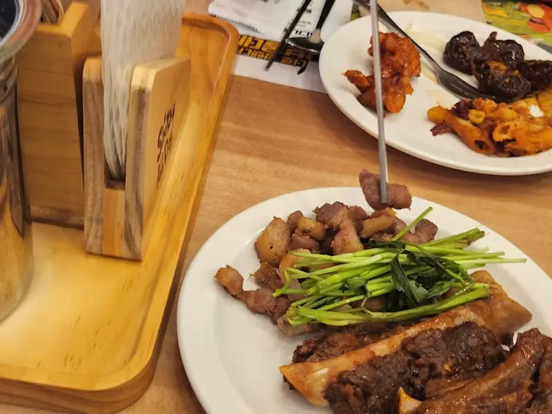 다양한 뷔페 메뉴