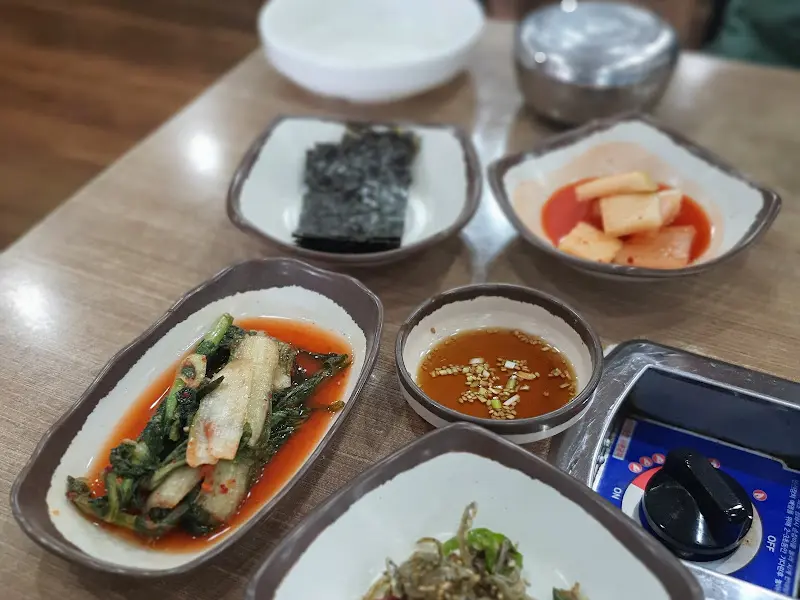 정갈하게 차려진 밑반찬