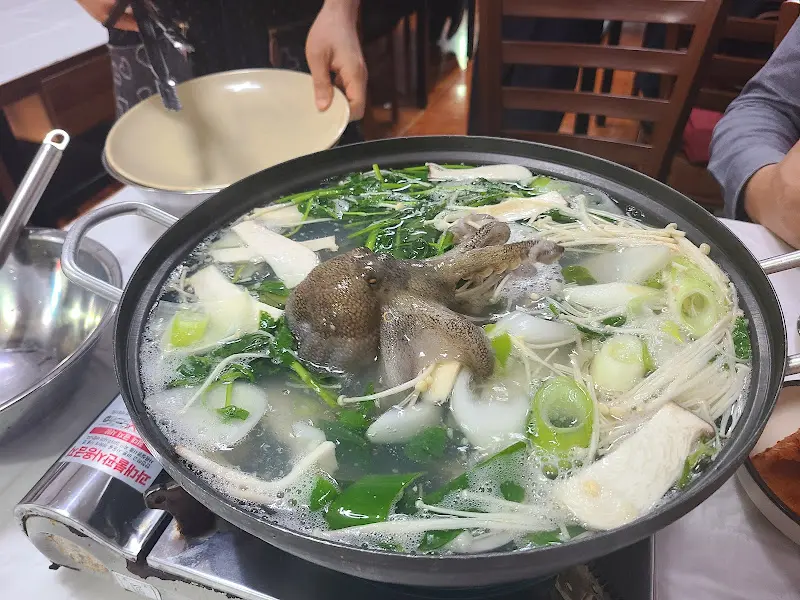 보글보글 끓는 쭈꾸미 샤브샤브