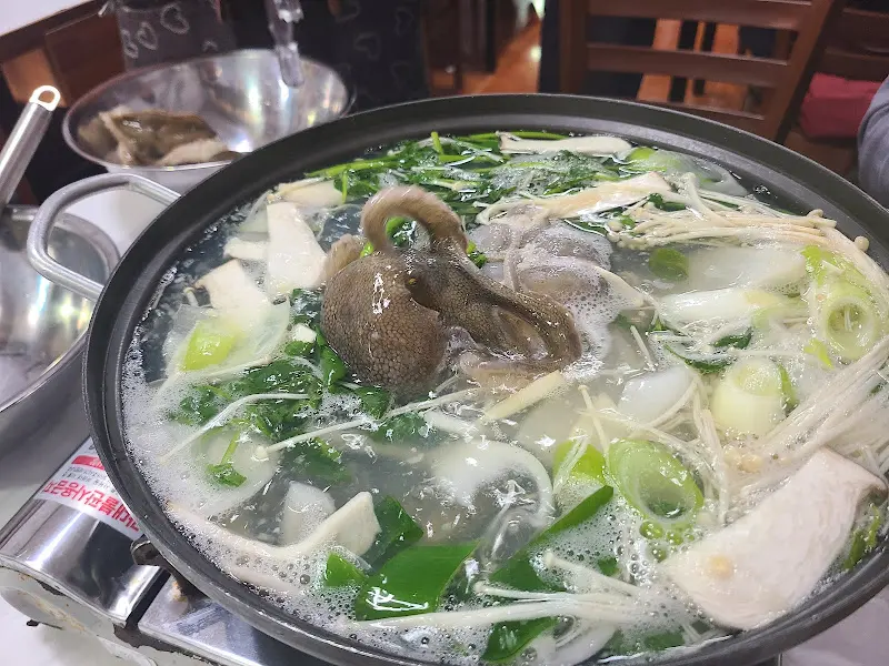 육수 속 쭈꾸미