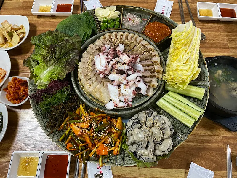 용궁문어굴보쌈 메인 메뉴