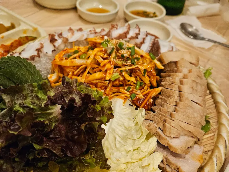 문어 삼합의 화려한 자태