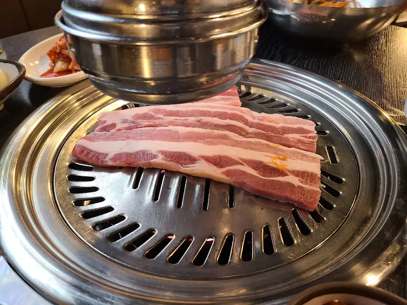 삼겹살 굽는 모습