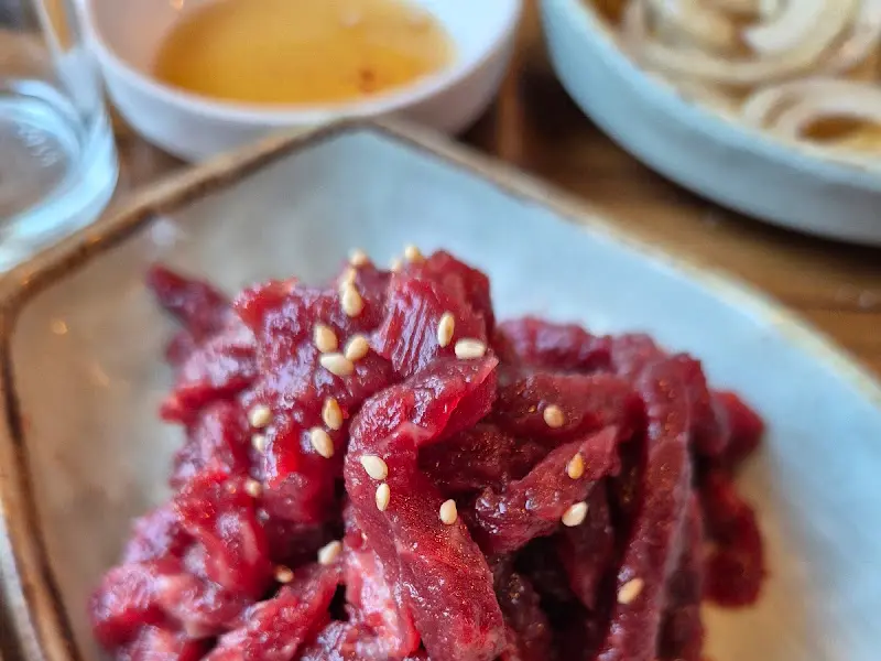 윤기가 흐르는 육사시미