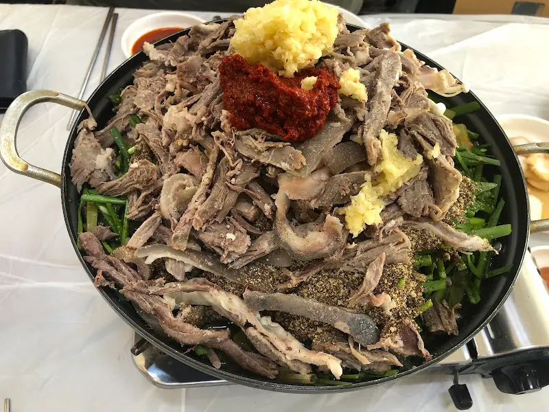 푸짐한 염소 전골