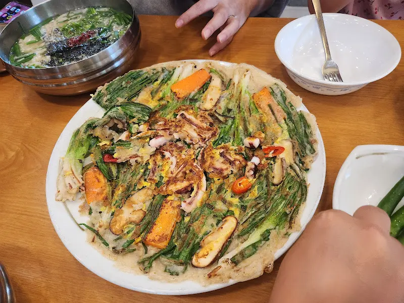 푸짐한 메밀파전의 향연