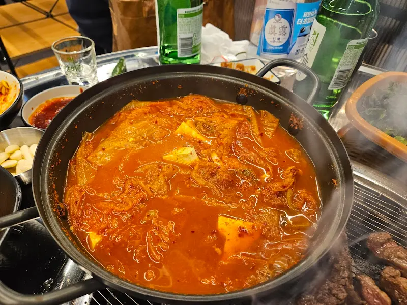 푸짐한 김치찌개