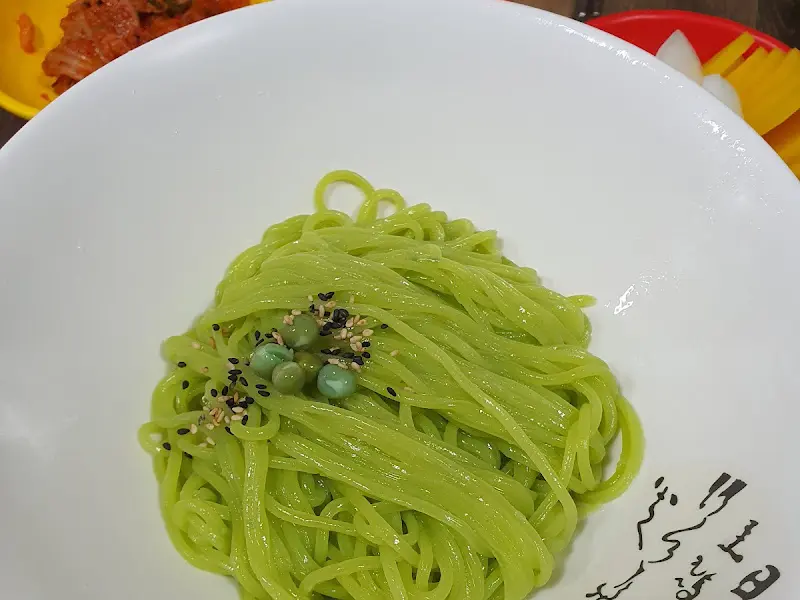 독특한 색감의 면 클로즈업 샷