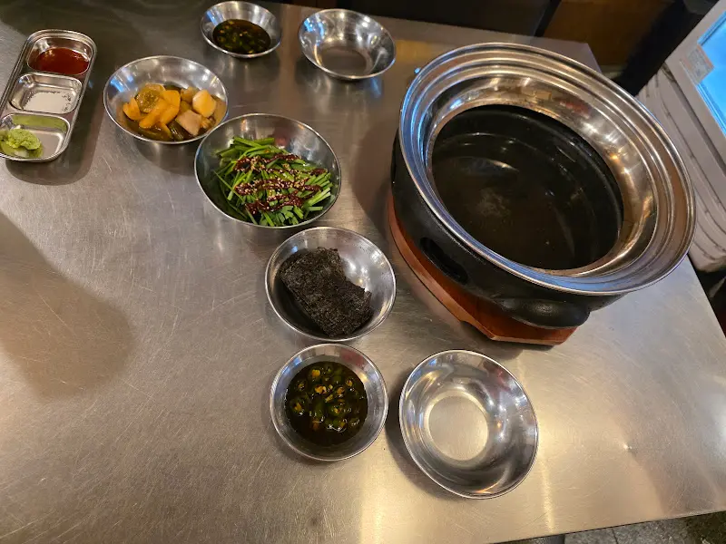 깔끔하게 차려진 밑반찬