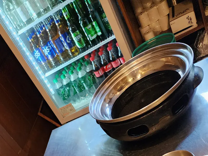 냉장고에 가득 채워진 술