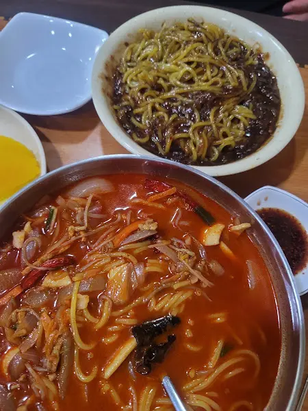 간짜장과 짬뽕의 모습