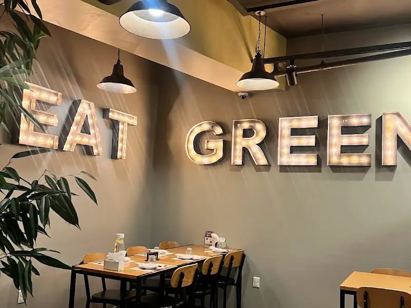 레스토랑 내부의 감각적인 인테리어