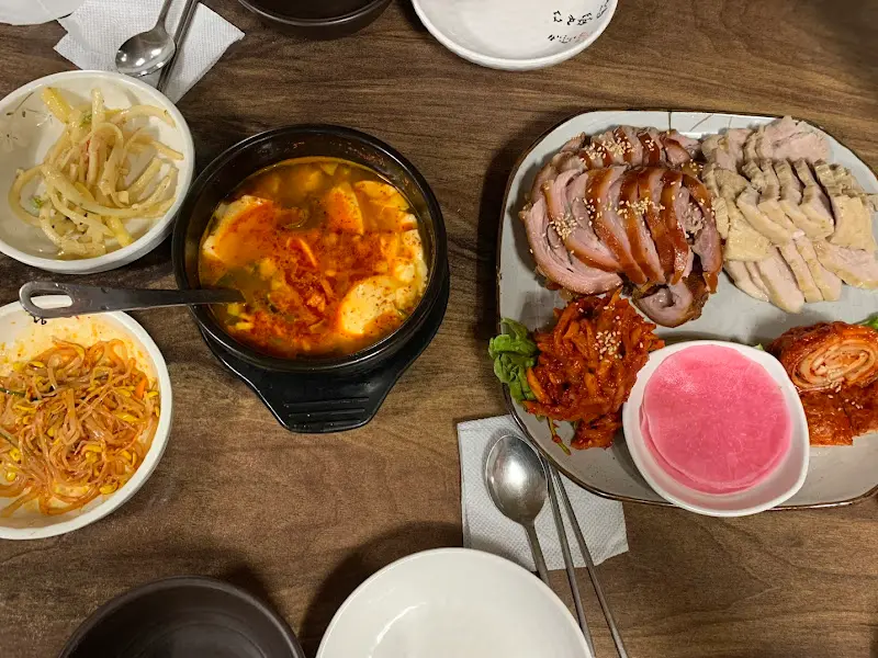 보쌈과 순두부찌개