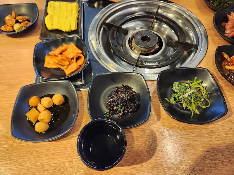 정갈하게 차려진 밑반찬