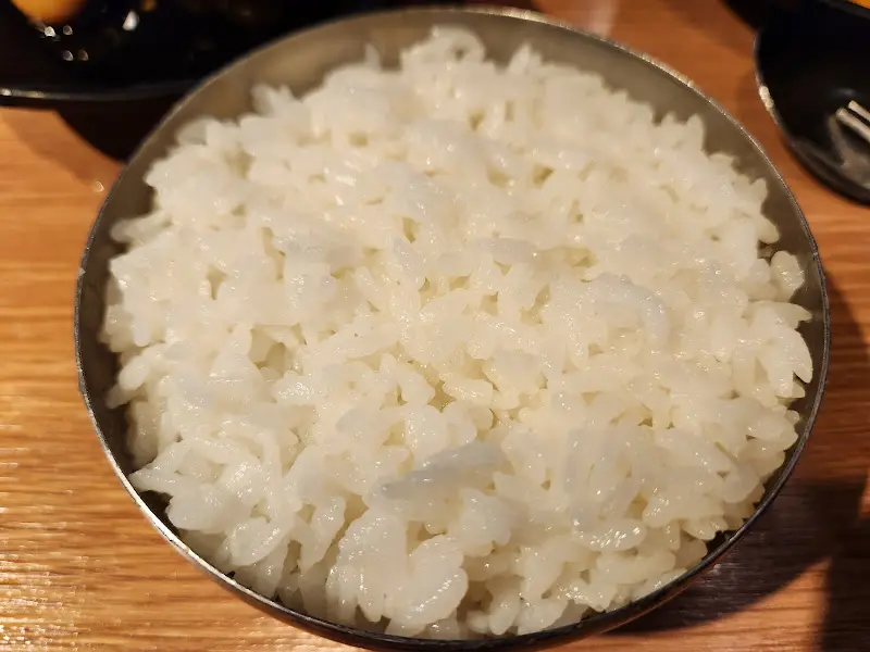 윤기가 흐르는 밥