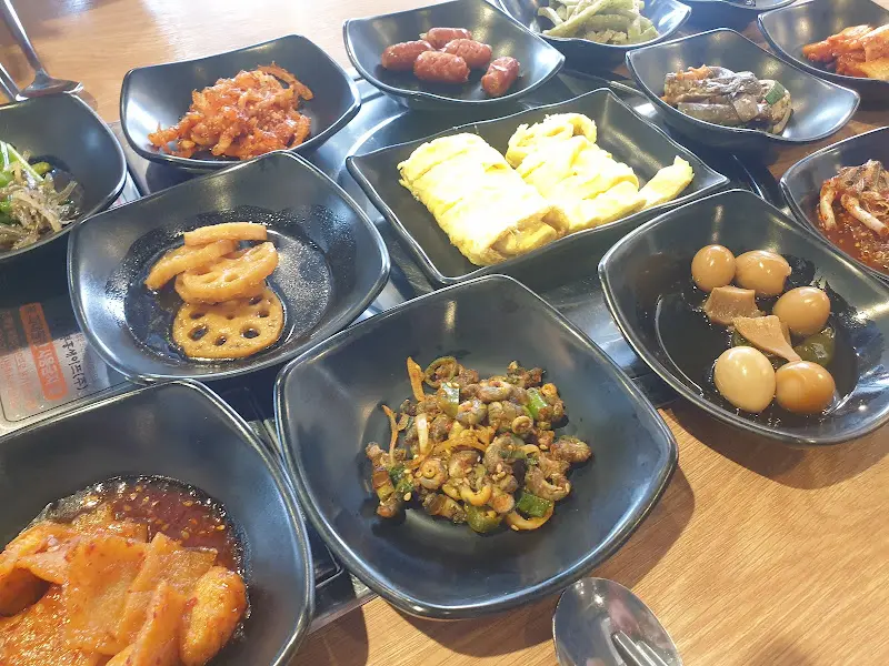 다양한 종류의 밑반찬