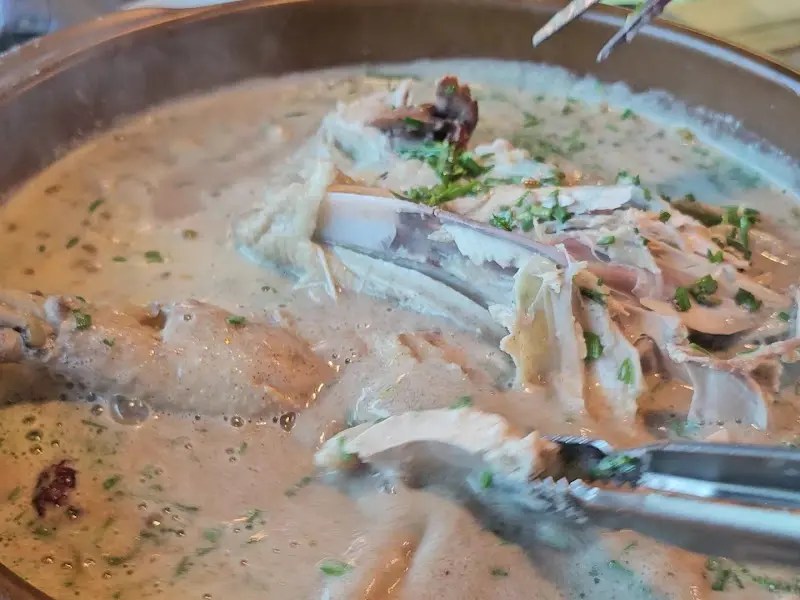 살이 가득한 닭고기