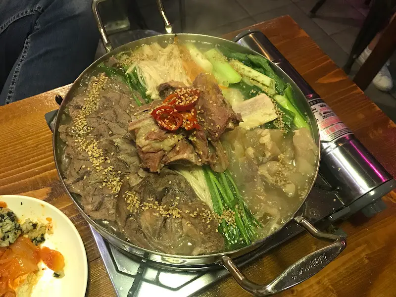 모란주점 스지전골 전체샷