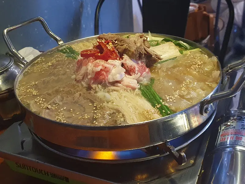 모란주점 스지전골 끓는 모습