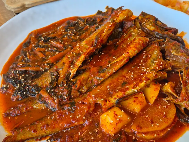 윤기가 흐르는 코다리 조림