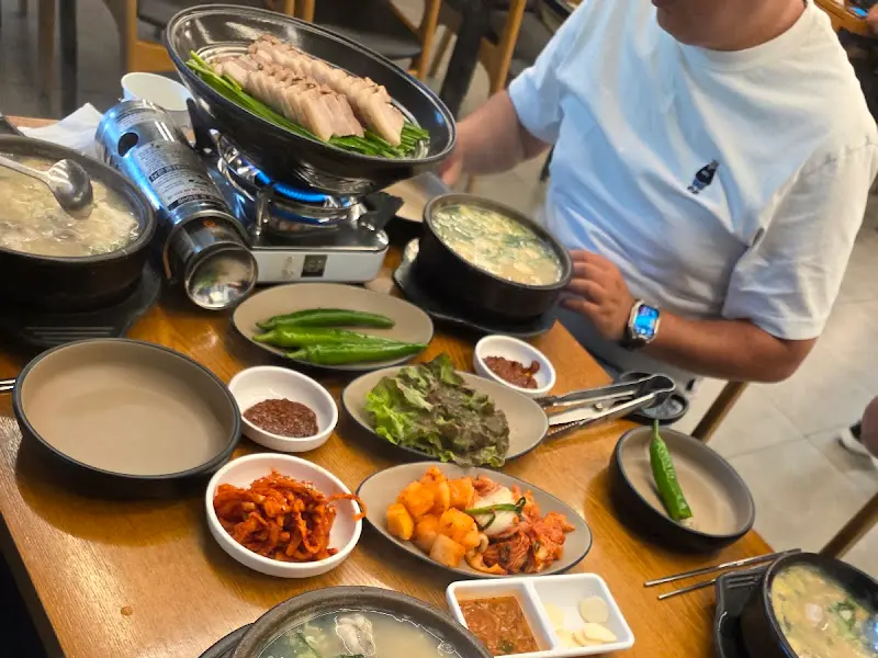 푸짐한 굴 요리 한 상 차림