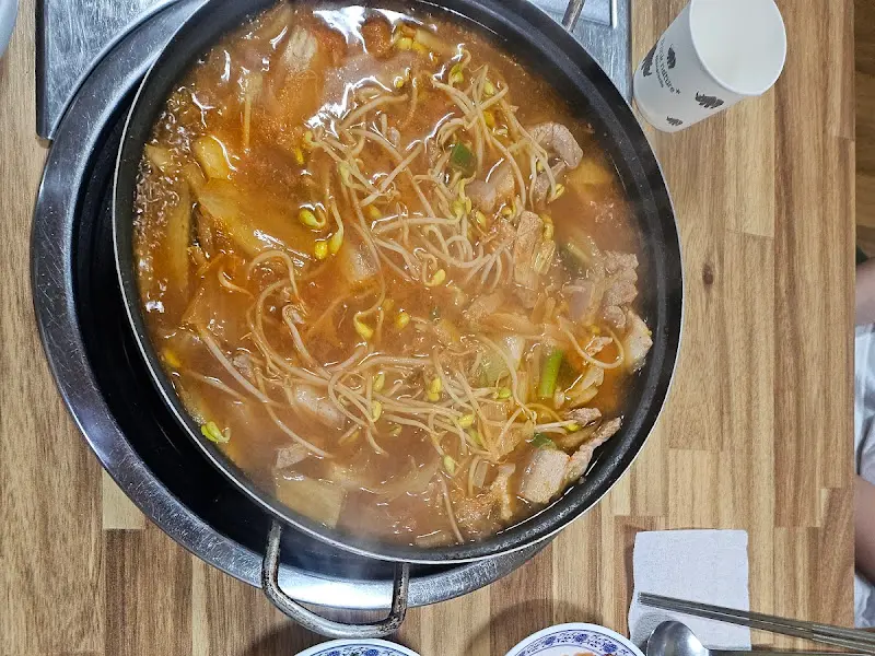 보글보글 끓고 있는 김치전골