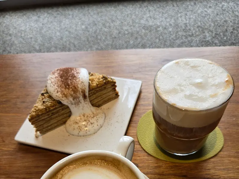 꿀 케이크와 커피